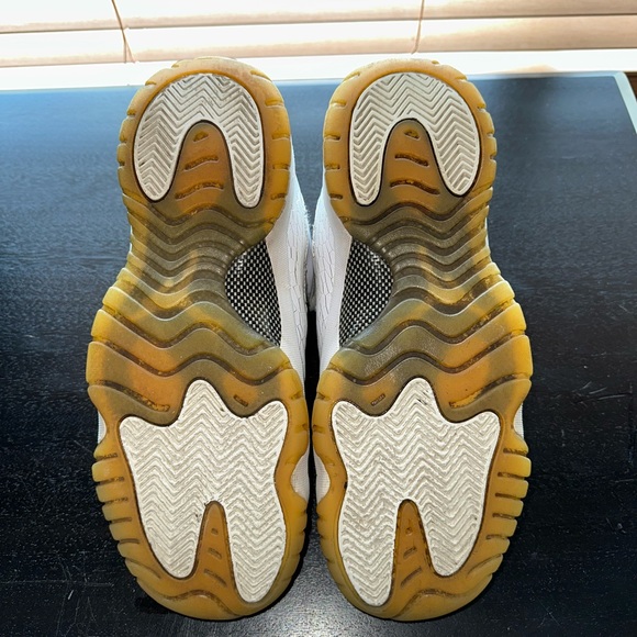 Mens Jordan’s 11 retro low premium frost white size 9.5 y - Picture 4 of 4